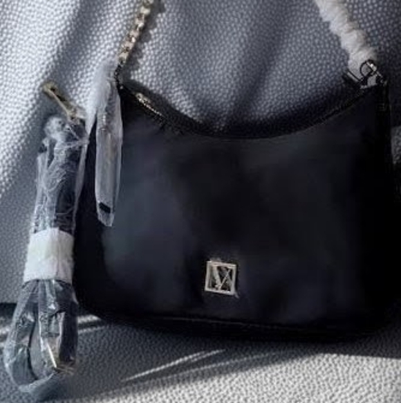 Nip VS Curve Black Small Nylon Gold tone Crossbody Or Zip Handbag - Picture 10 of 10